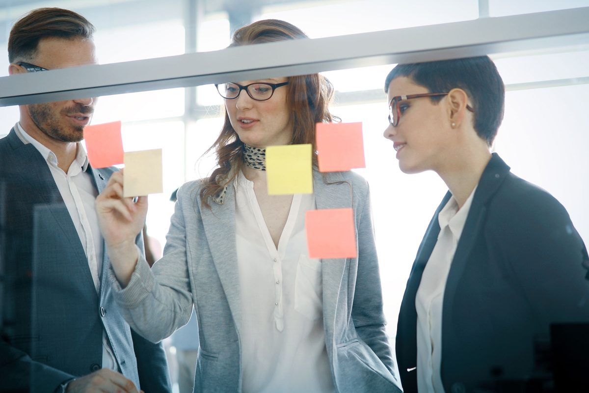 corporate-teamworking-colleagues-in-modern-office-YGQDU7R.jpg
